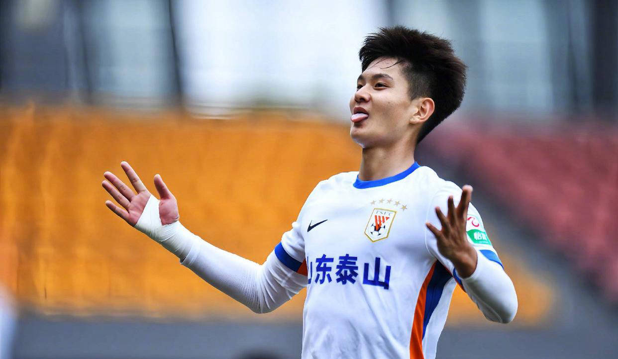 包含小将崭露头角，球队新生代候选球员崭露锋芒的词条