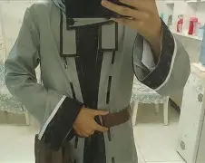 包含迪乌洛夫身穿羽毛，作风大胆冒险的词条