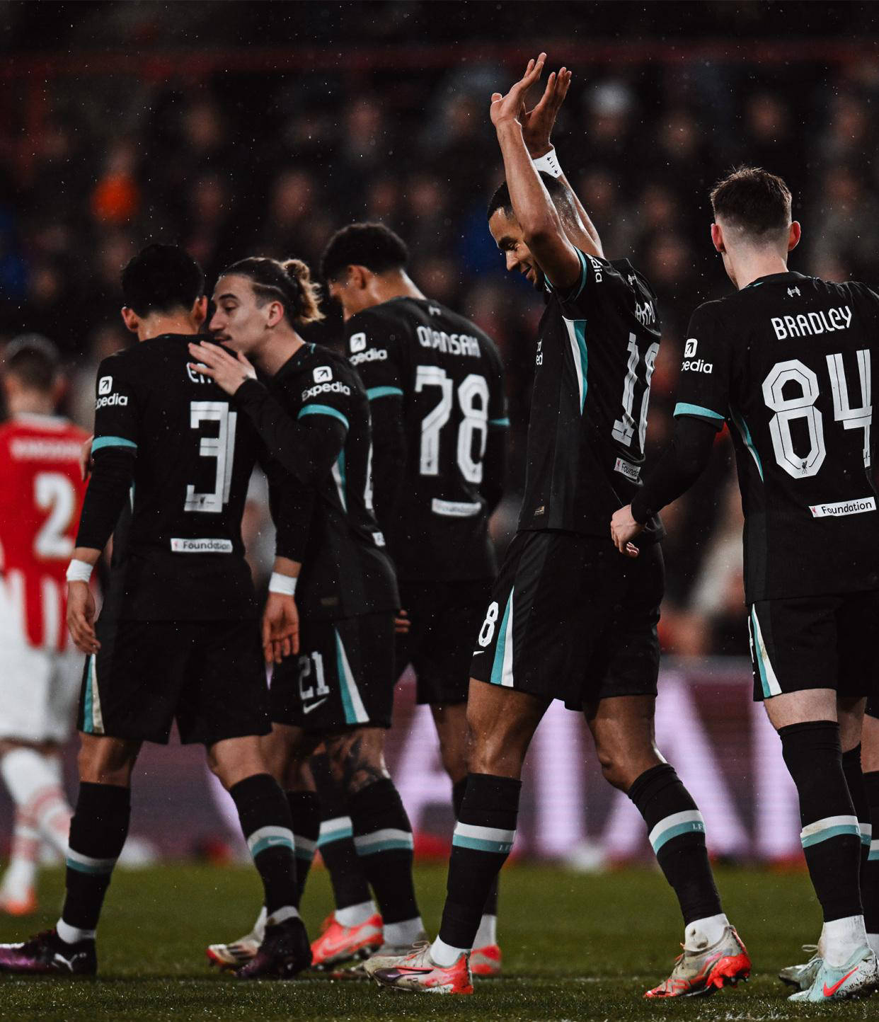 关于皇马继续领跑积分榜，稳坐榜首的信息