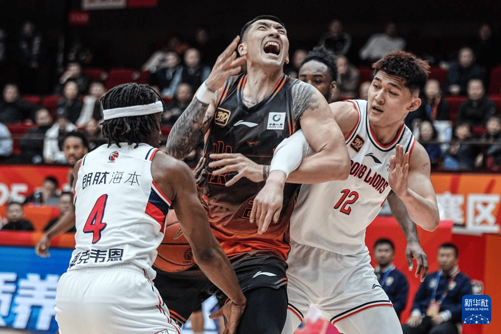 山东男篮主场力克对手,取得一场胜利 山东男篮主场力克对手,取得一场胜利