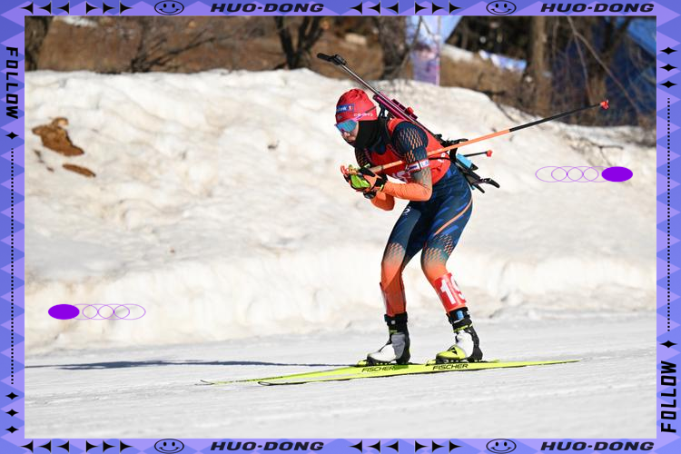 挪威选手在滑雪比赛中登顶领奖台 挪威选手在滑雪比赛中登顶领奖台