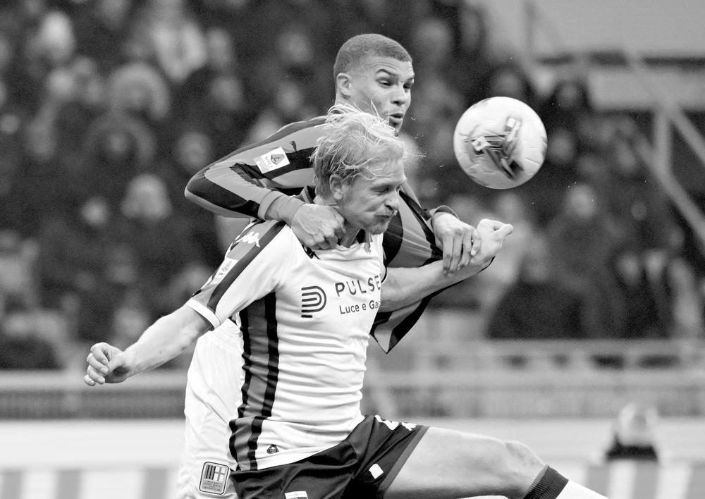 开云平台-热那亚球员在场上展现出色技术的简单介绍