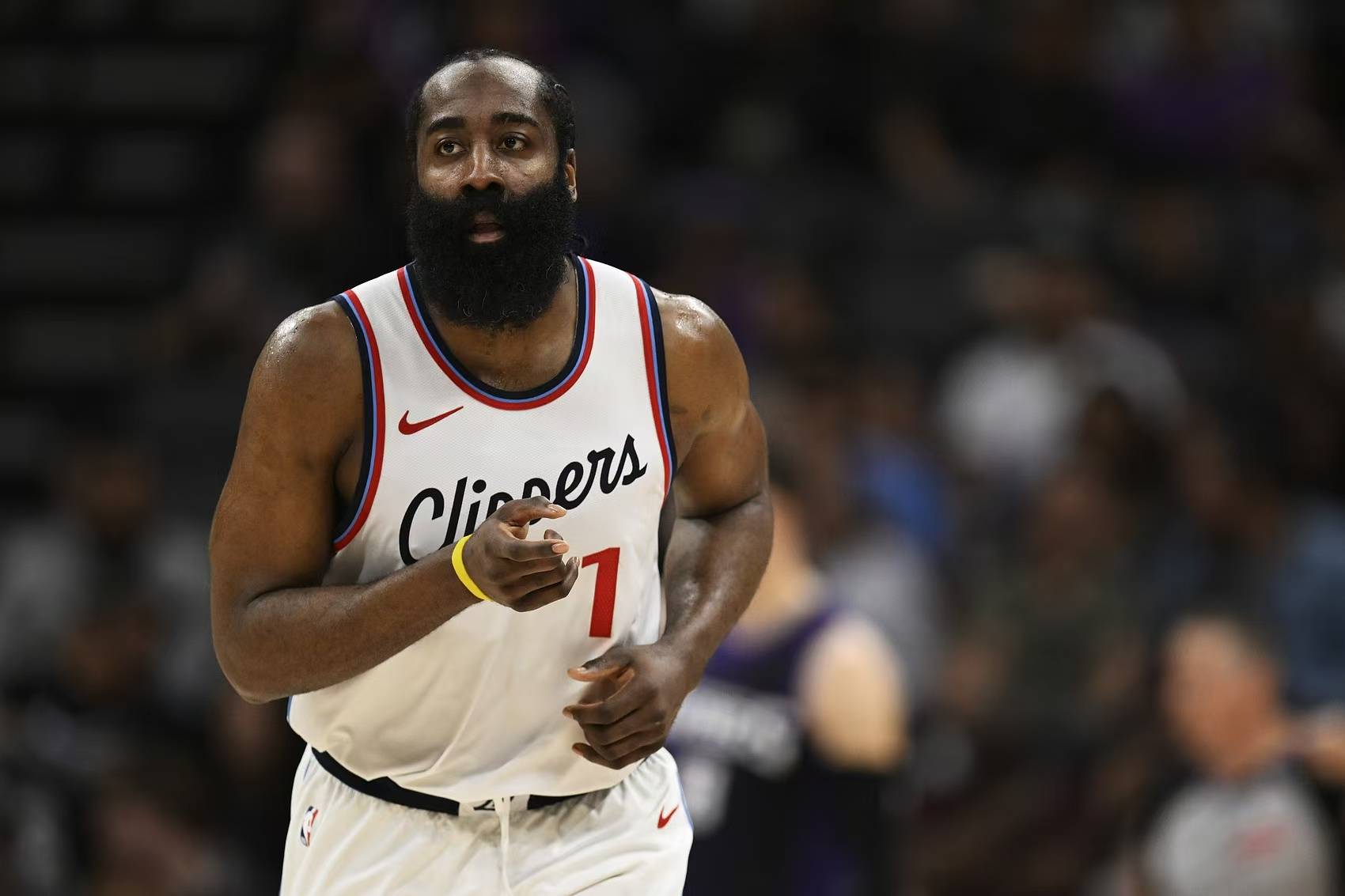 快船队险胜，全队士气高涨的简单介绍