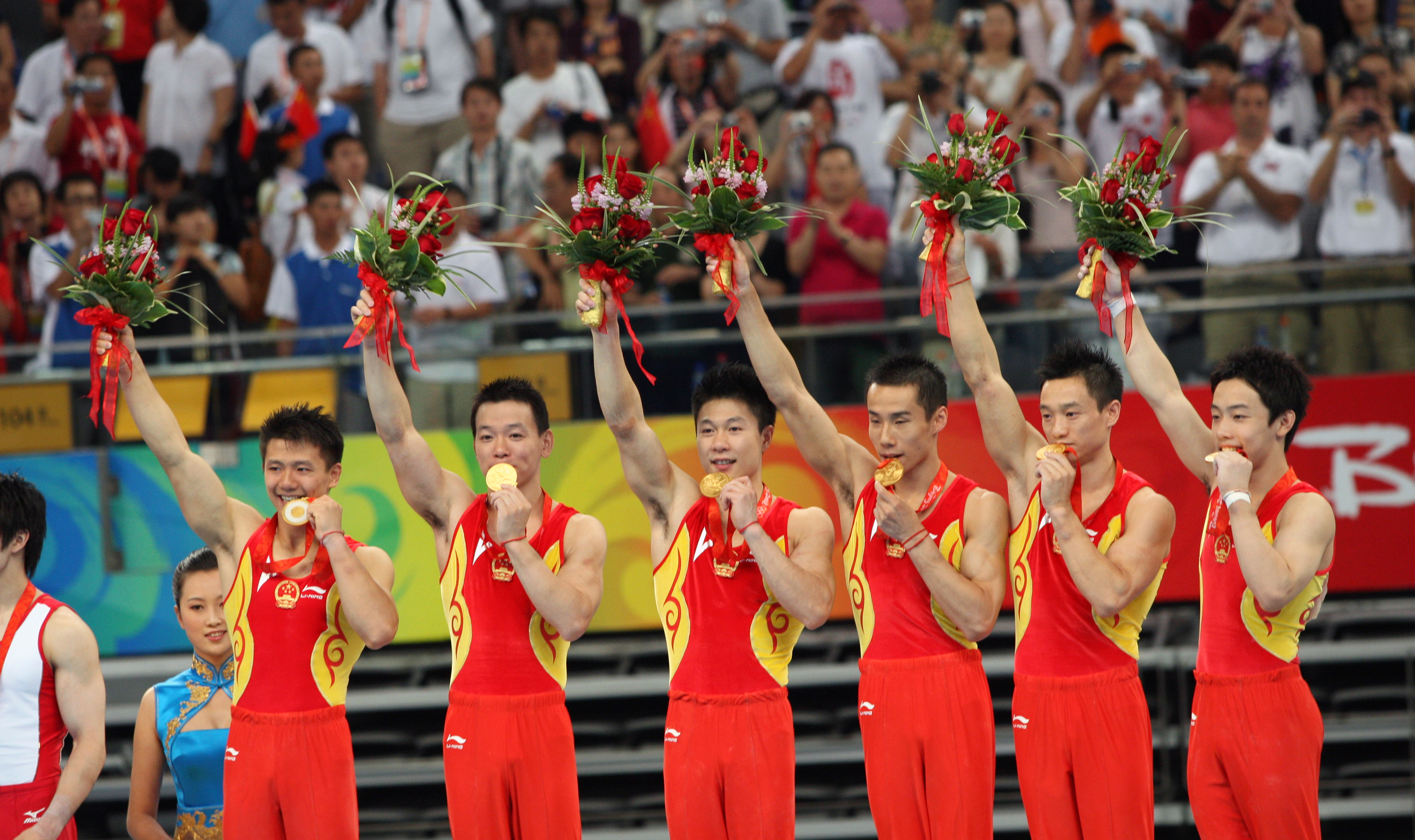 体操男子团体赛：中国队夺冠