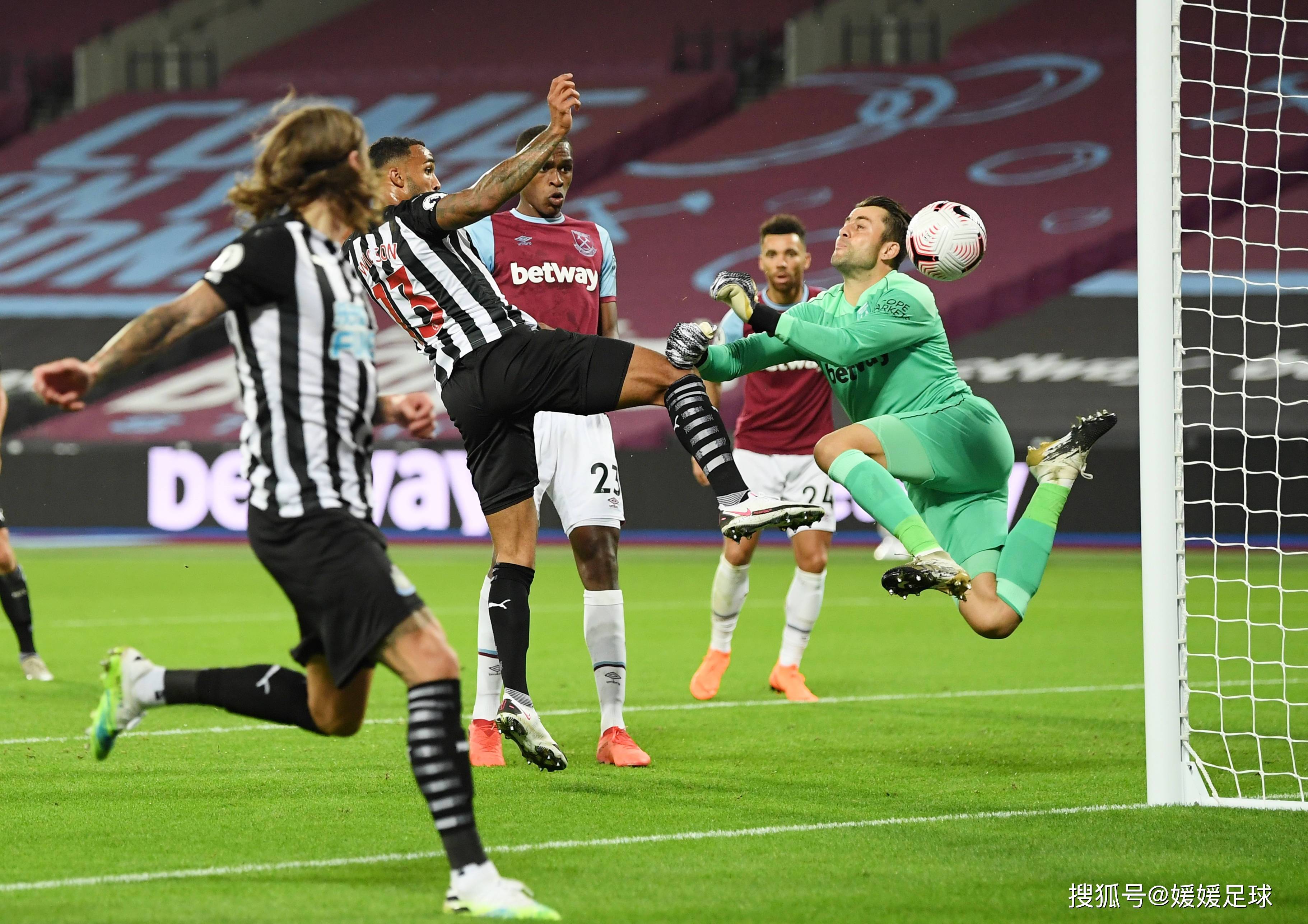 开云体育官网-足球比赛中有一场惊心动魄的比赛