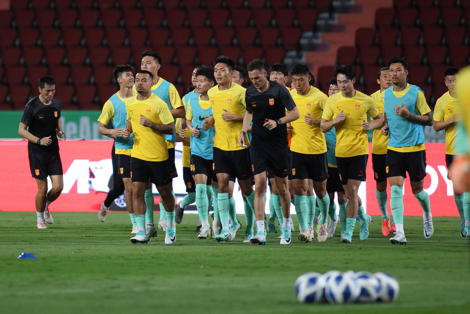 包含里斯本新增一胜利，晋级曙光初现的词条