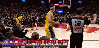 开云体育在线-关于湖人主力摔倒场上，客场告捷无法掩盖消息的信息