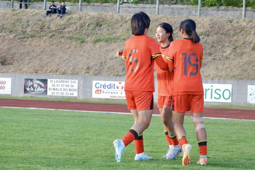 瑞典女足球员以风采赢得粉丝喜爱的简单介绍