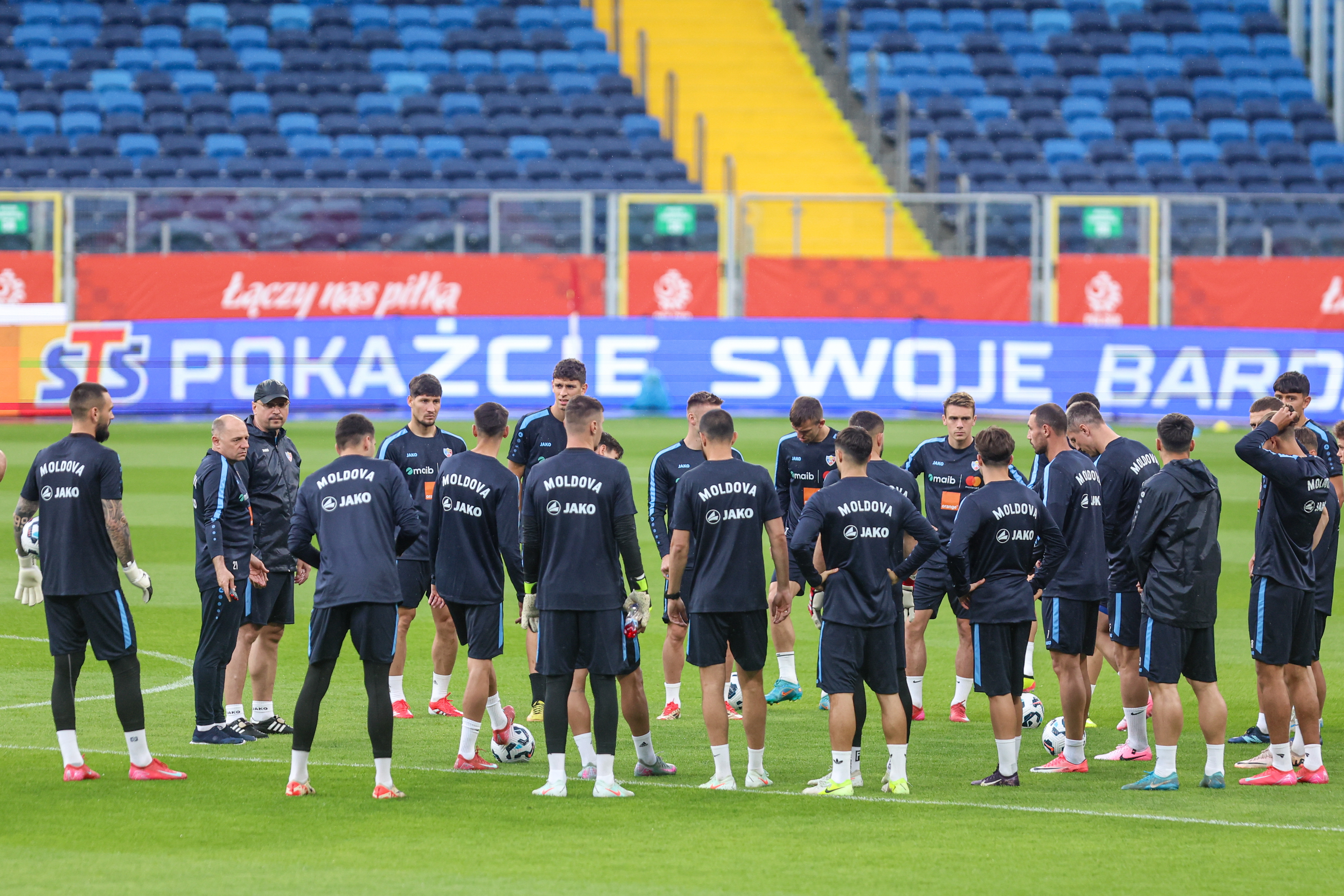 开云体育APP下载-外国足球联赛各路豪强迎战的简单介绍