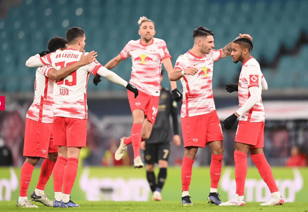 越南球队勇夺关键胜利,士气高涨的简单介绍 越南球队勇夺关键胜利,士气高涨的简单介绍