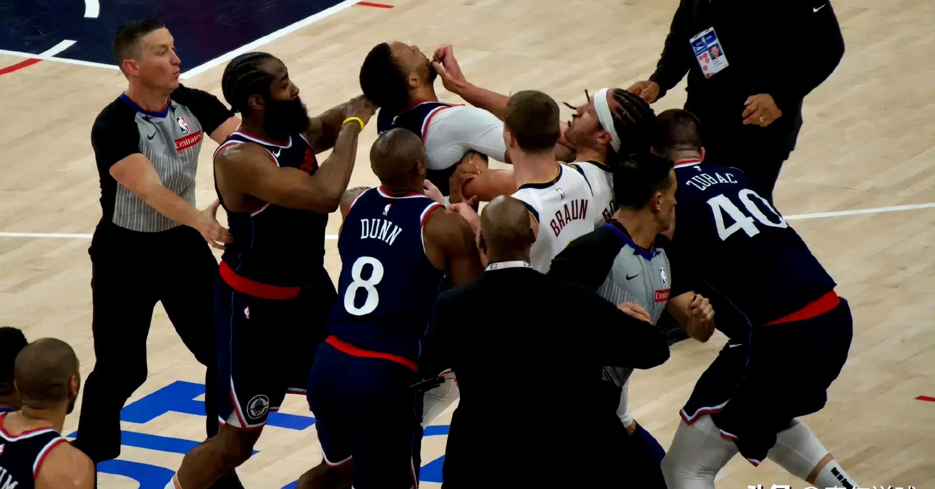 包含NBA球员战术配合精湛，场上配合如手到擒来的词条