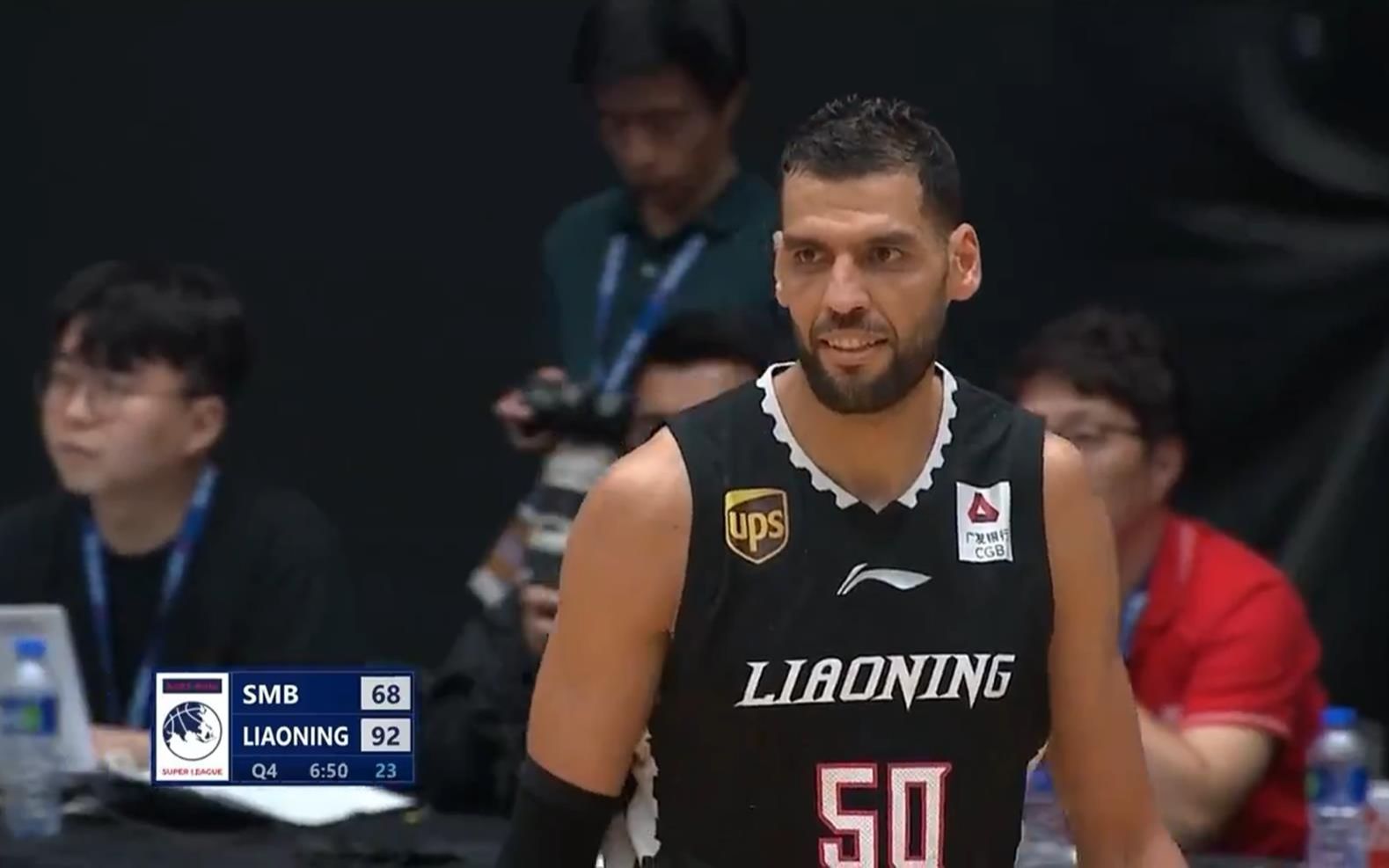 包含东区球队实现搏杀逆袭，实力稳健出色表现的词条