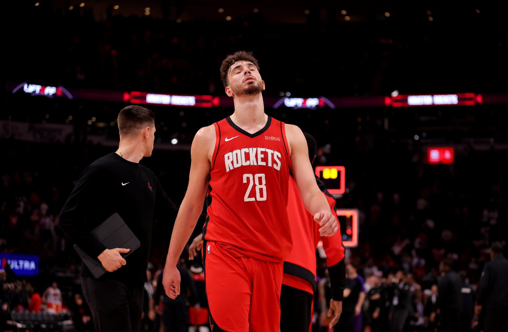 开云体育登录-火箭主帅教练组受到质疑，球队应该做出改变