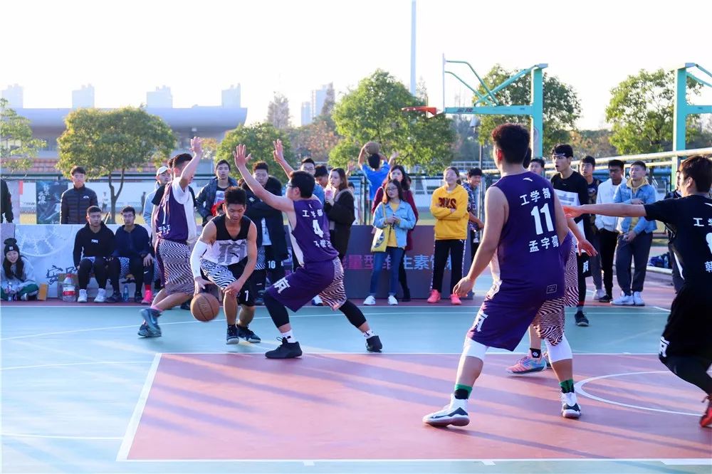 开云体育官网-赛场集锦：天津泰达激战山东鲁能，悬念迭起的简单介绍