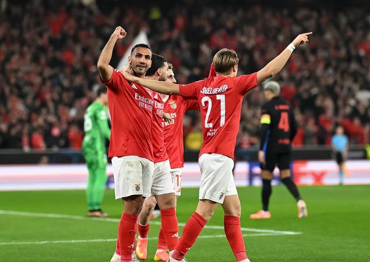 开云体育-巴萨客场击败尤文，晋级欧冠淘汰赛