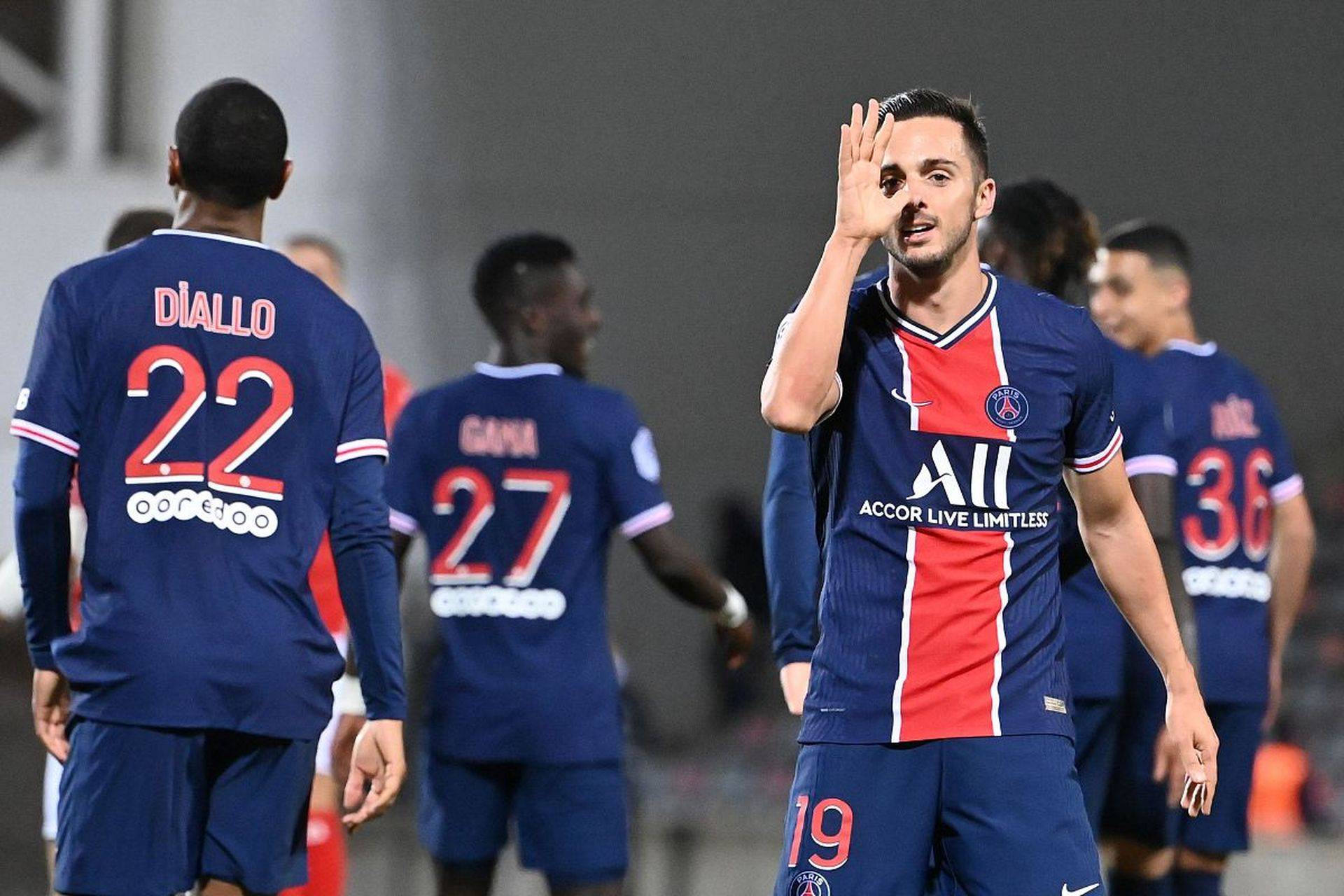 包含里尔主场不敌巴黎圣日耳曼,法甲榜首宝座动摇的词条 包含里尔主场不敌巴黎圣日耳曼,法甲榜首宝座动摇的词条