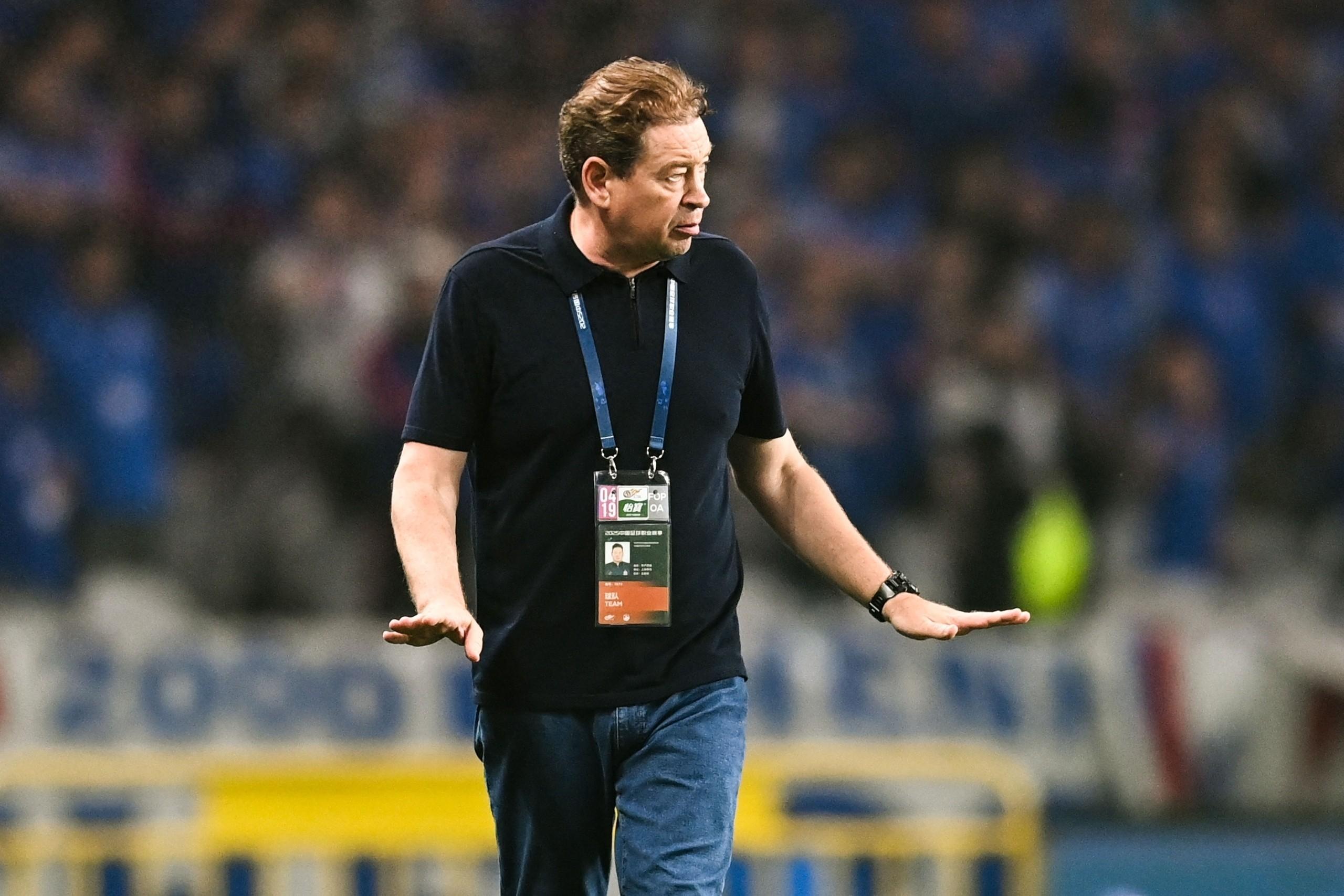 球队主教练发表争议言论引发热议