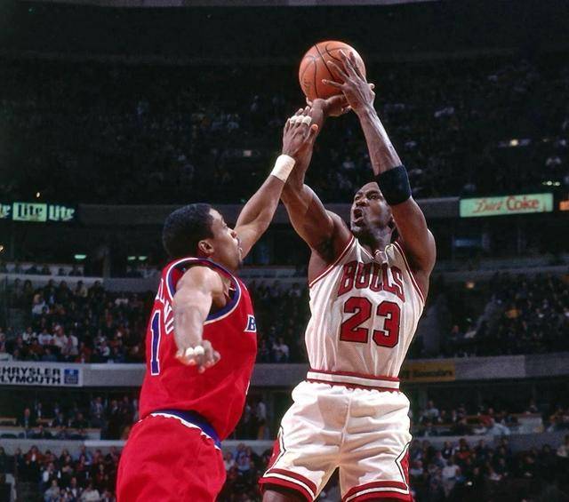 开云体育官方网站-篮球明星乔丹将转会