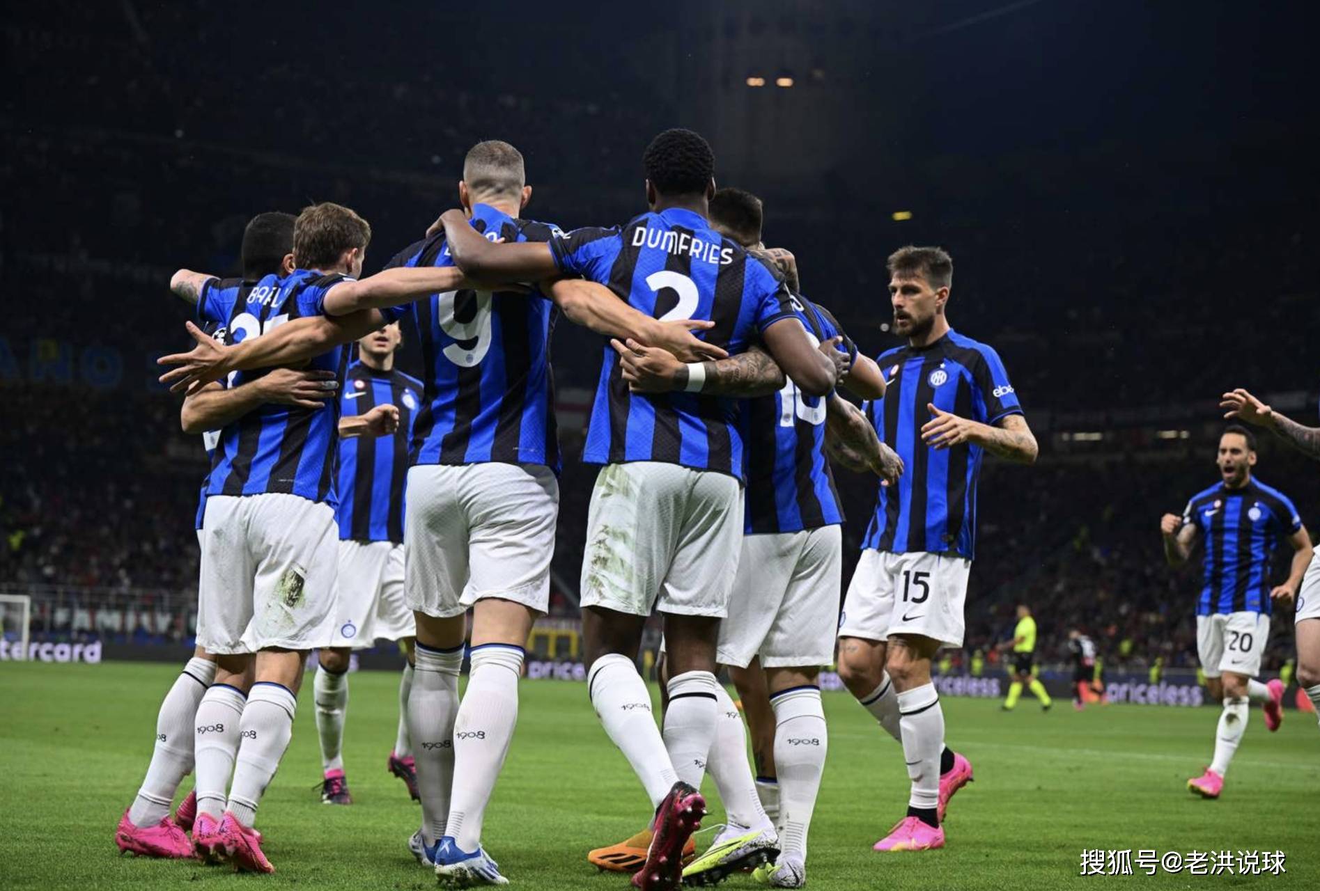 米兰德比：国际米兰击败AC米兰，登顶积分榜的简单介绍