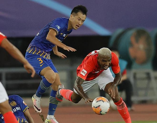 恒大客场不敌苏宁，遭遇连败