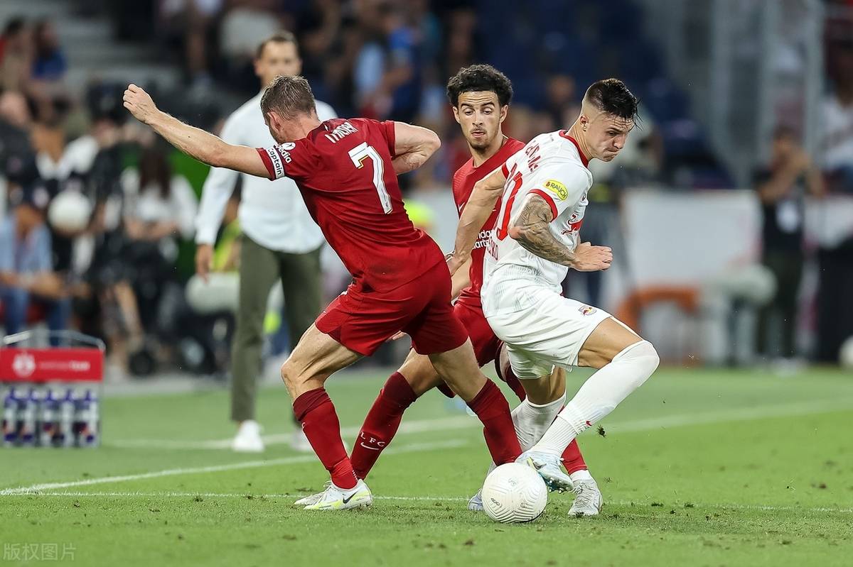 关于巴黎圣日耳曼击败莱比锡红牛，继续领跑的信息