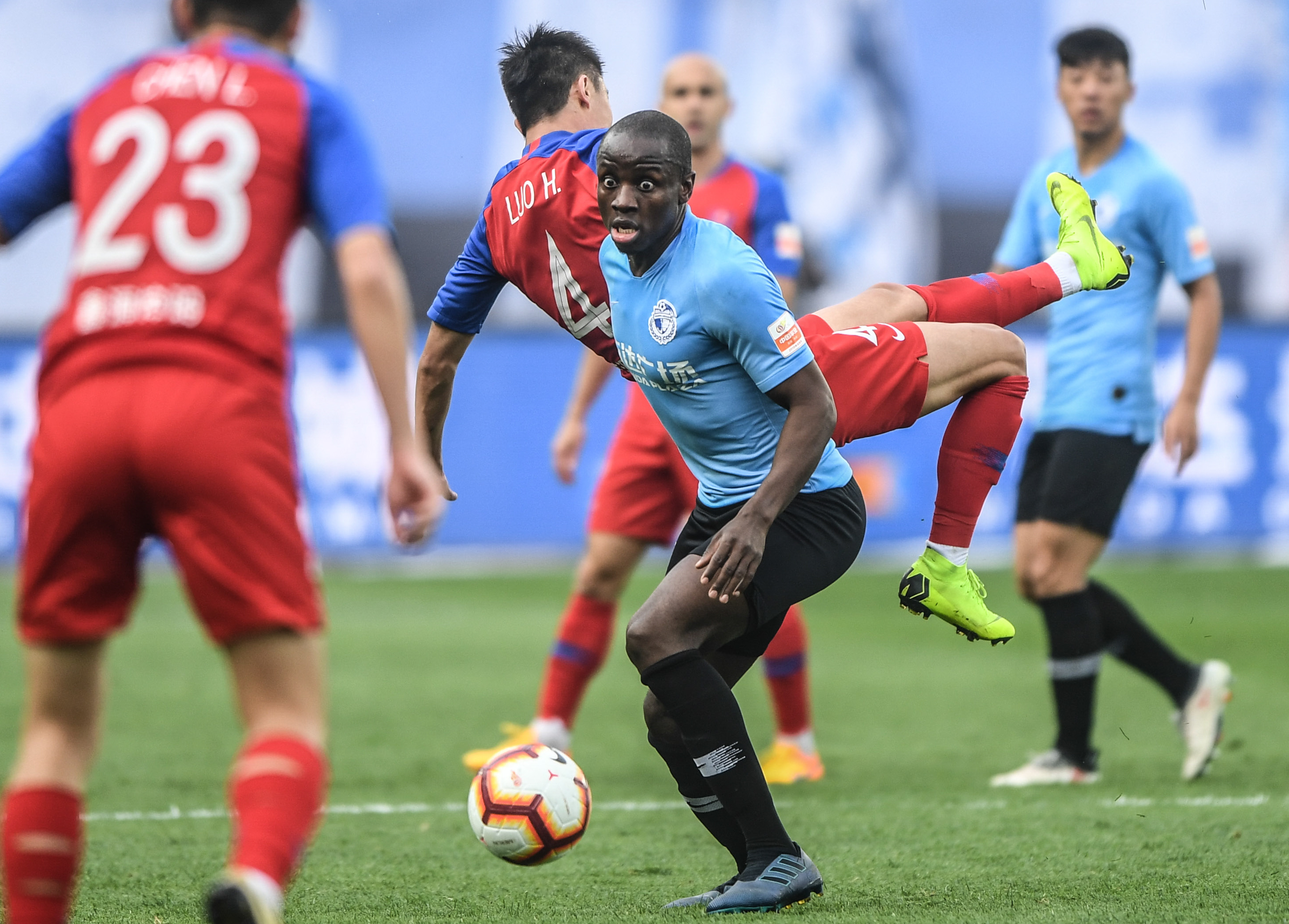 开云官网-大连人迎战重庆斯威，双方谁将实现突破？