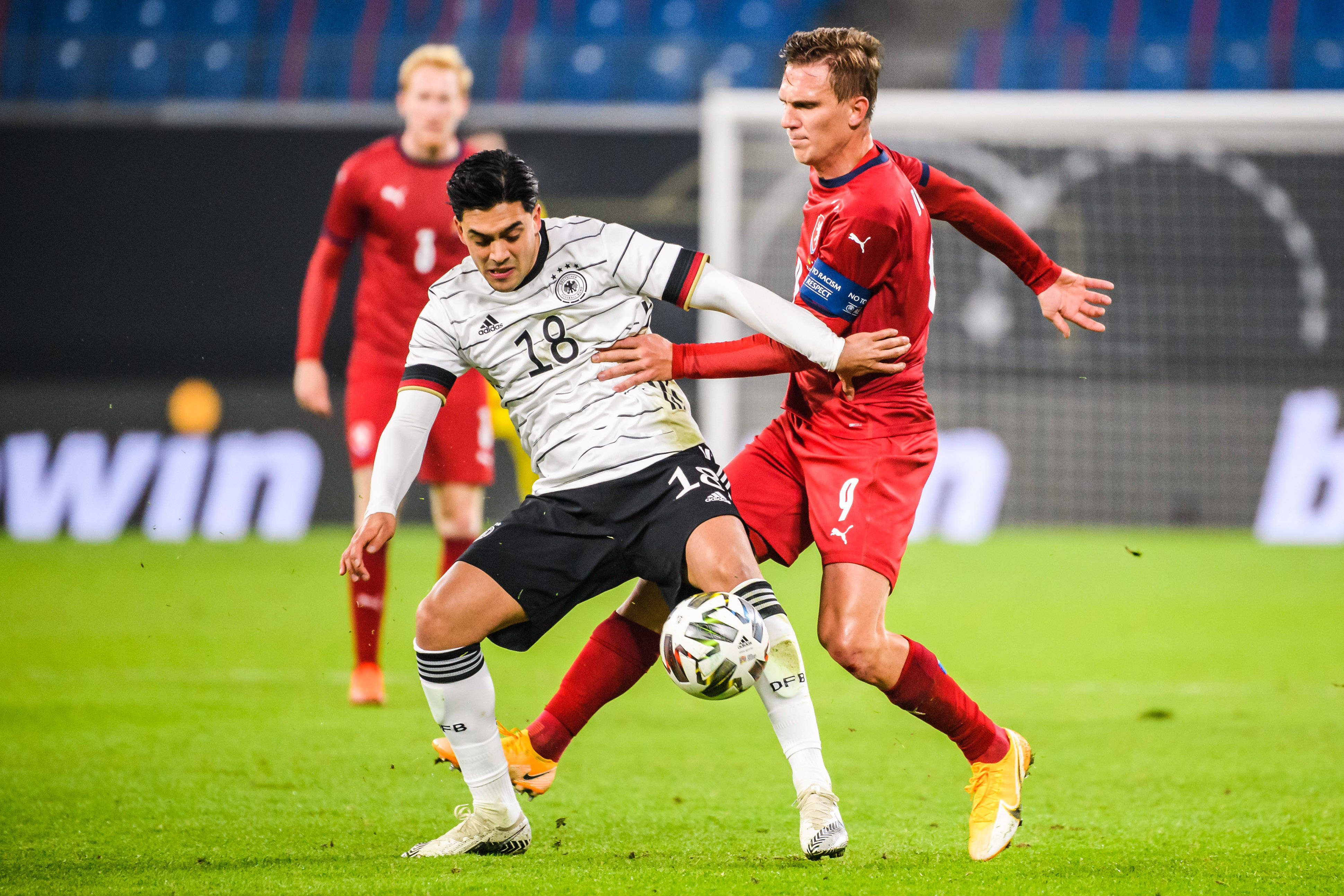 开云体育官网-波兰队在激烈对决中脱颖而出