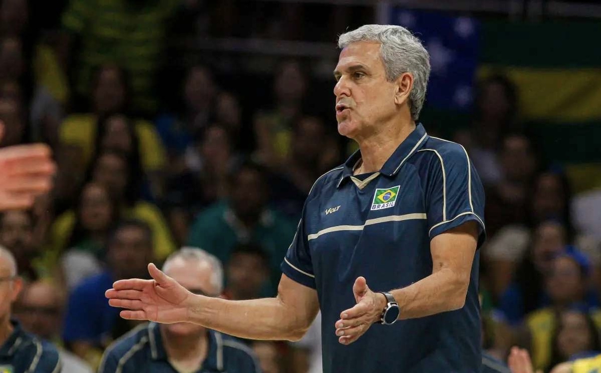 包含意大利球队惊险淘汰对手继续征程的词条