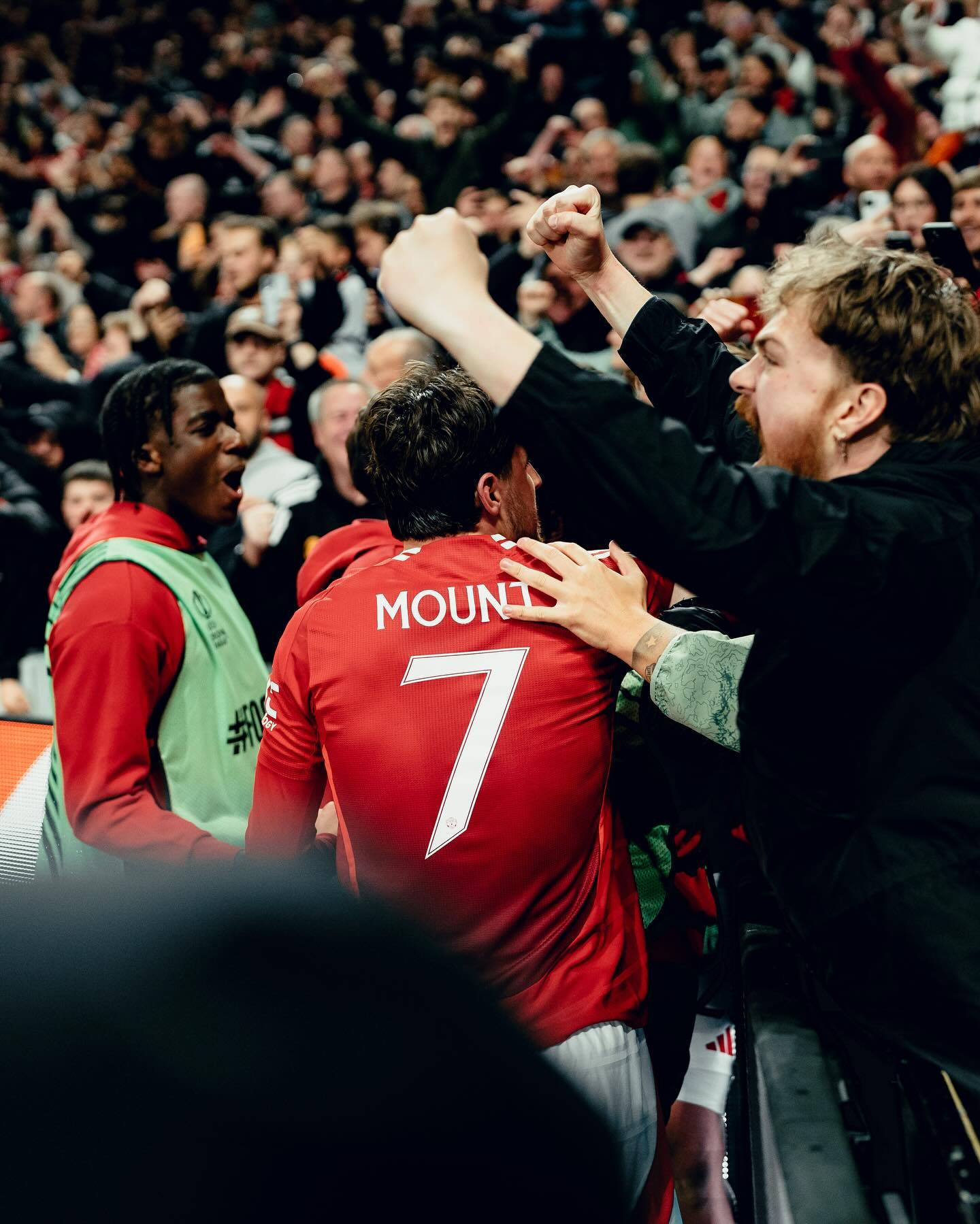 开云官网-曼联绝杀巴黎，萨内爆发神勇的简单介绍