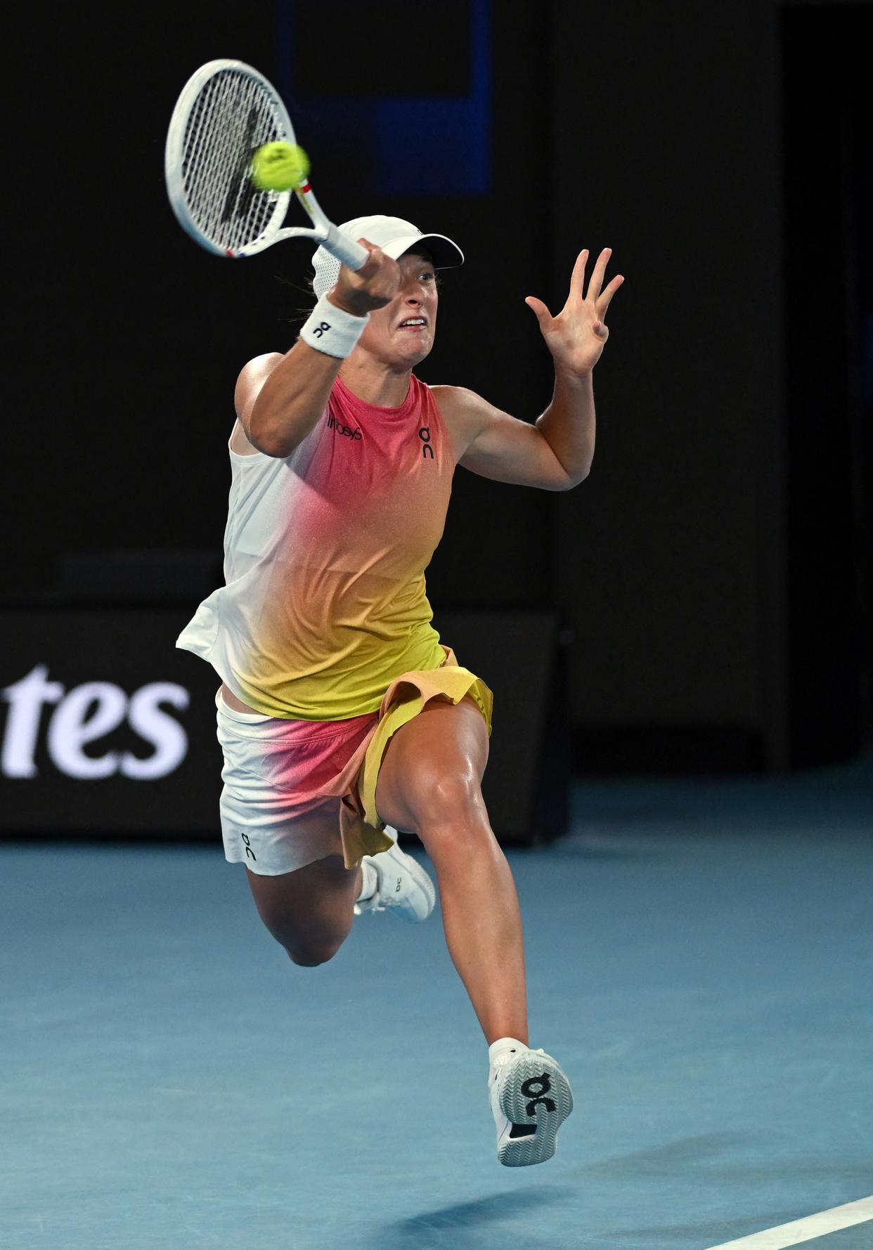 关于网球选手刷新世界纪录,震撼全场的信息 关于网球选手刷新世界纪录,震撼全场的信息