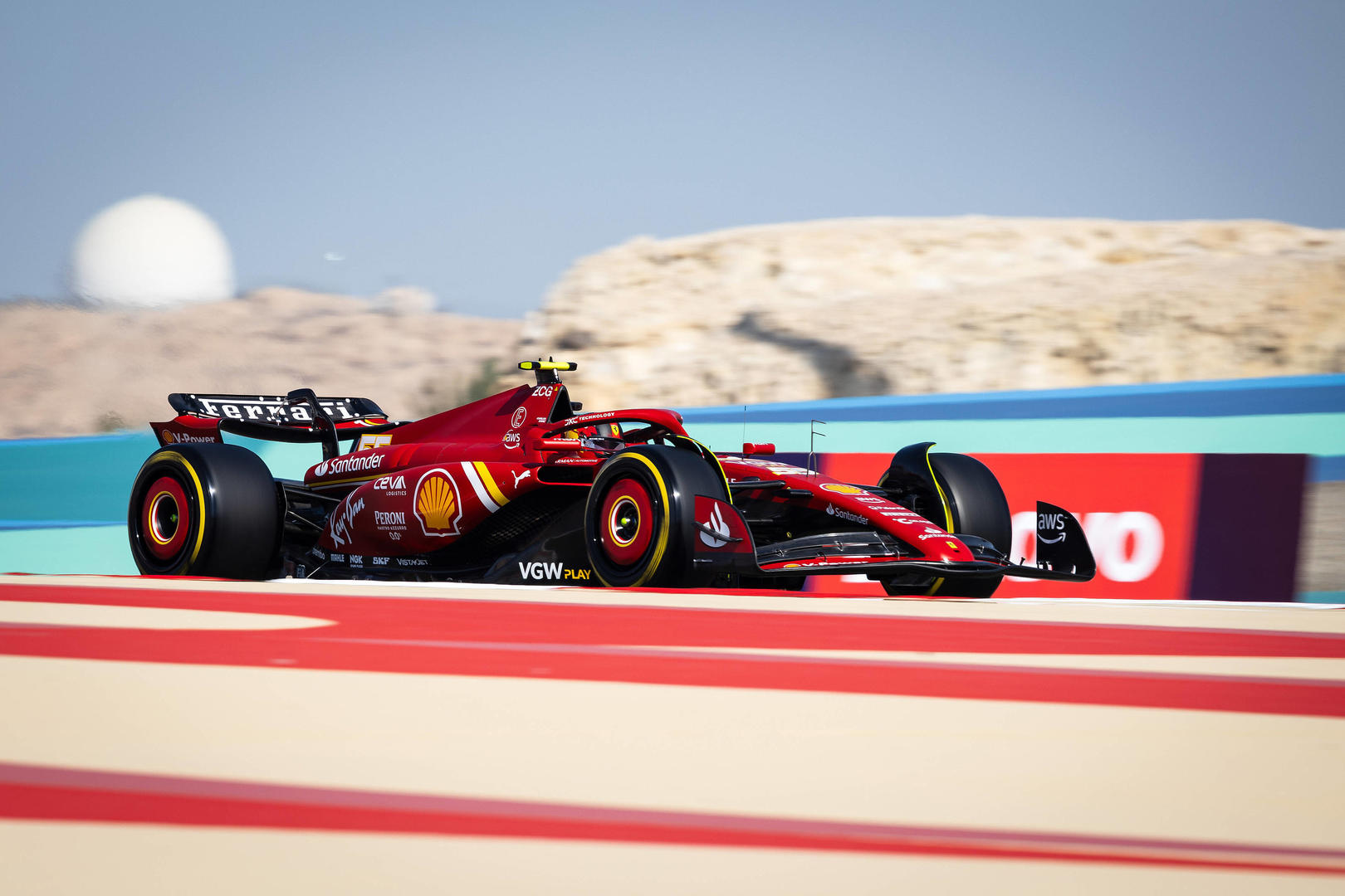 梅赛德斯横扫阿斯顿马丁，周冠宇统治全场